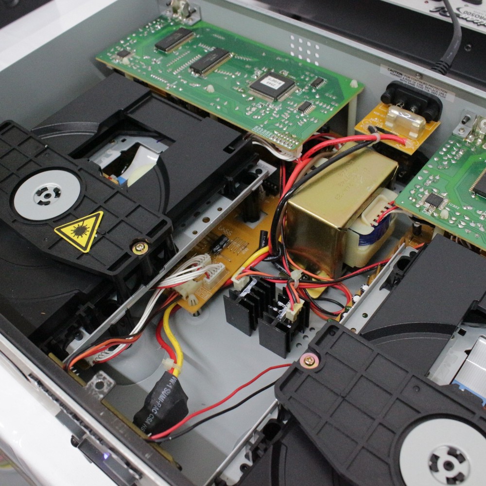 American DJ DCD-PRO500 CD Player And Controller Panel TESTED One Cd Doesn't Open