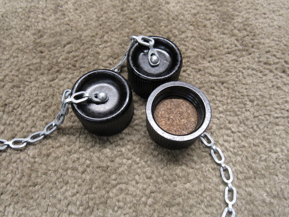 US WW2 CANTEEN LID WITH CORK POST WAR REPLACEMENT CAP