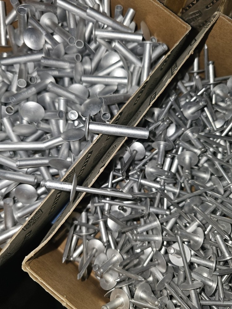 2 Riveter Rivet Guns And Rivets