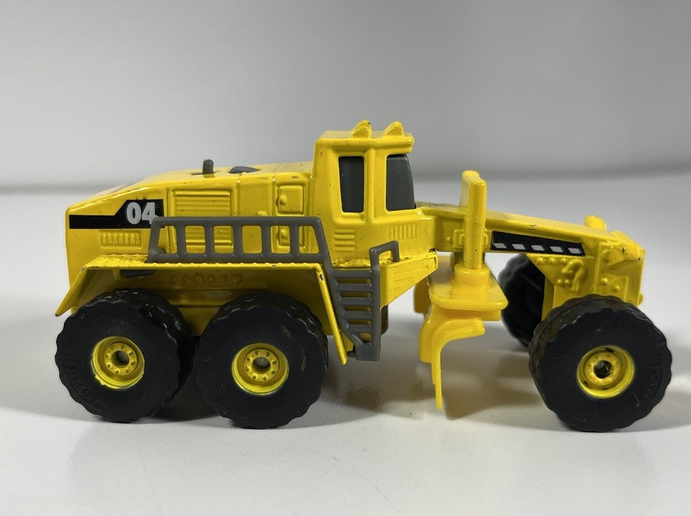2016 Hasbro Tonka 4” Yellow Diecast Road Grader