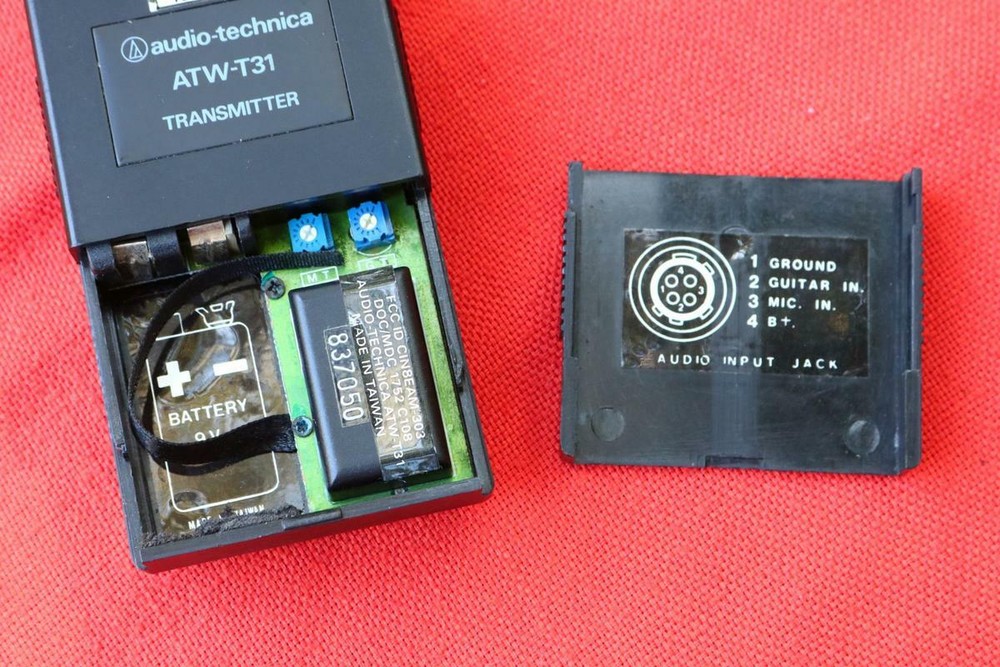 Wireless Transmitters ATW-AT31 WORK Audio Technical One Missing Battery door WV