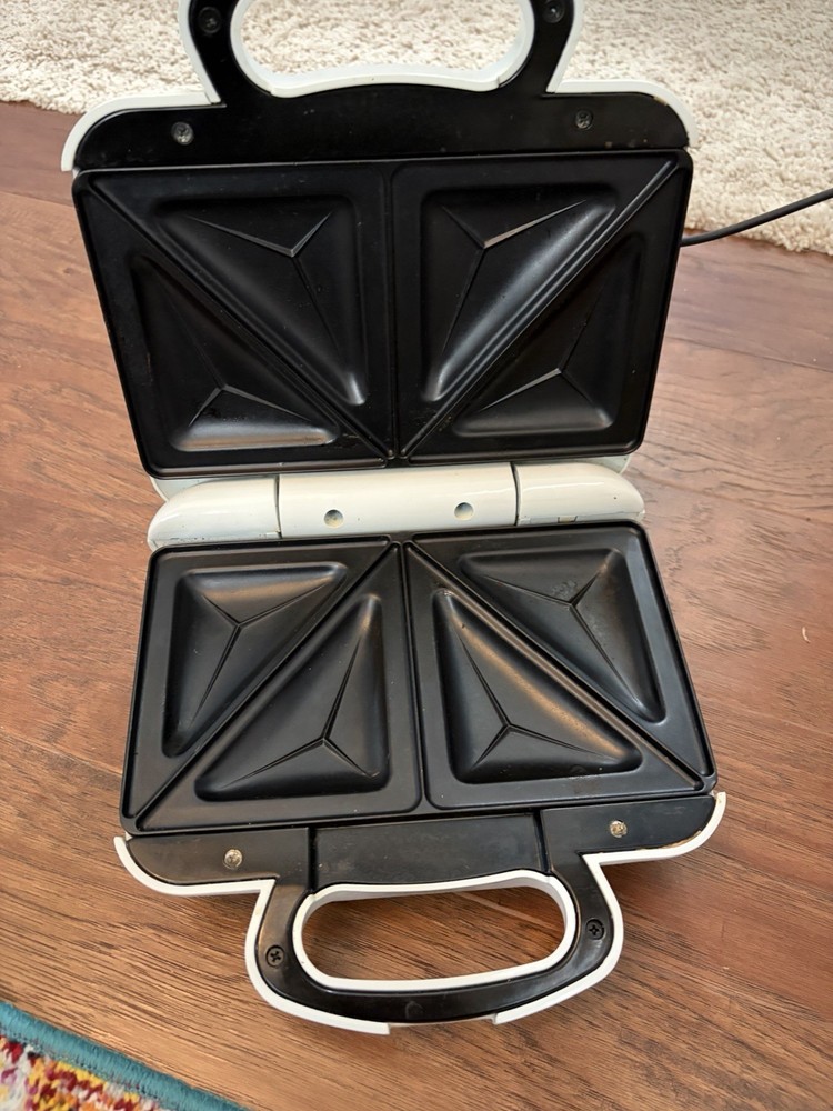 Toastmaster Snackster Non-Stick Sandwich Maker