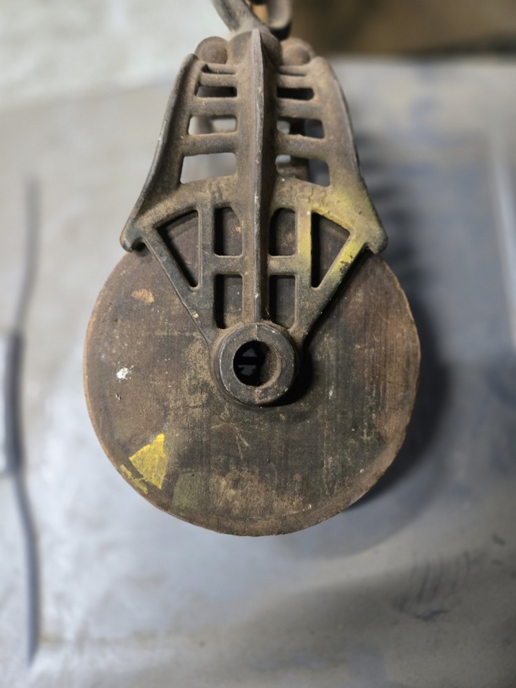 Vintage Metal Pulley Block with Solid Wheel Antique Tool