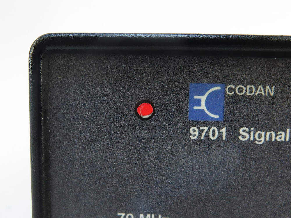 Codan 9701 Signal Source 70 MHz / 140 MHz -30dBm - 0dBm