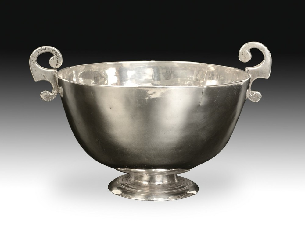 Silver two-handled cup (“bernegal”). 17th-18th centuries.