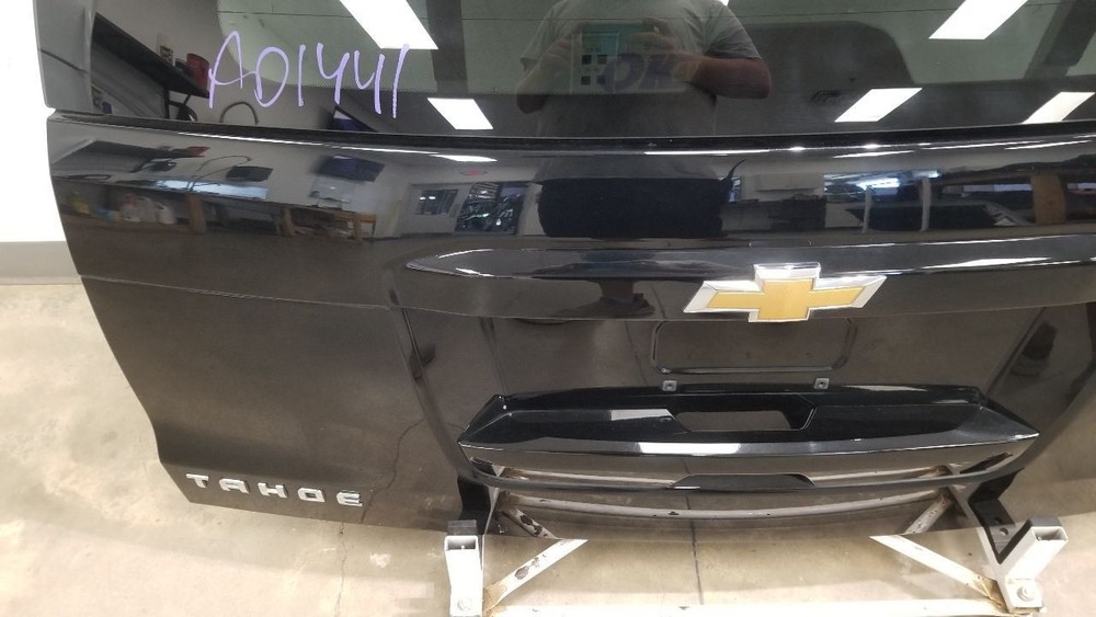 18 CHEVY TAHOE REAR DECKLID HATCH ASSEMBLY BLACK