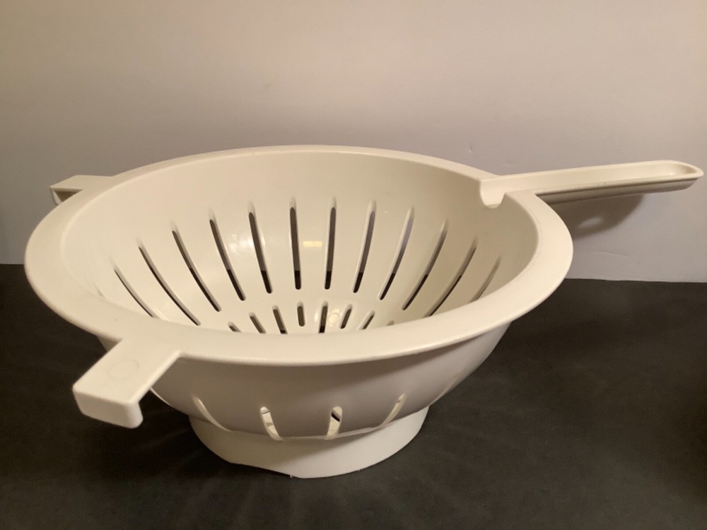 PYREX Accessories White 8.5” Colander Strainer with Handle Pot Hooks Vintage
