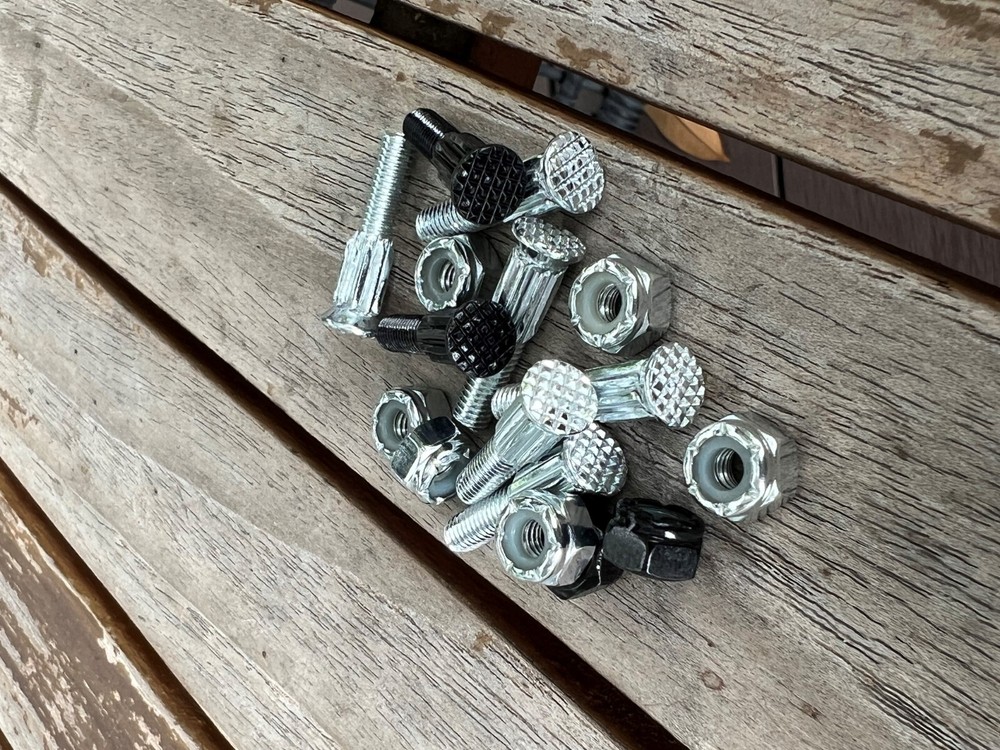 Skateboard Self-Locking Bolts & Nuts 1"