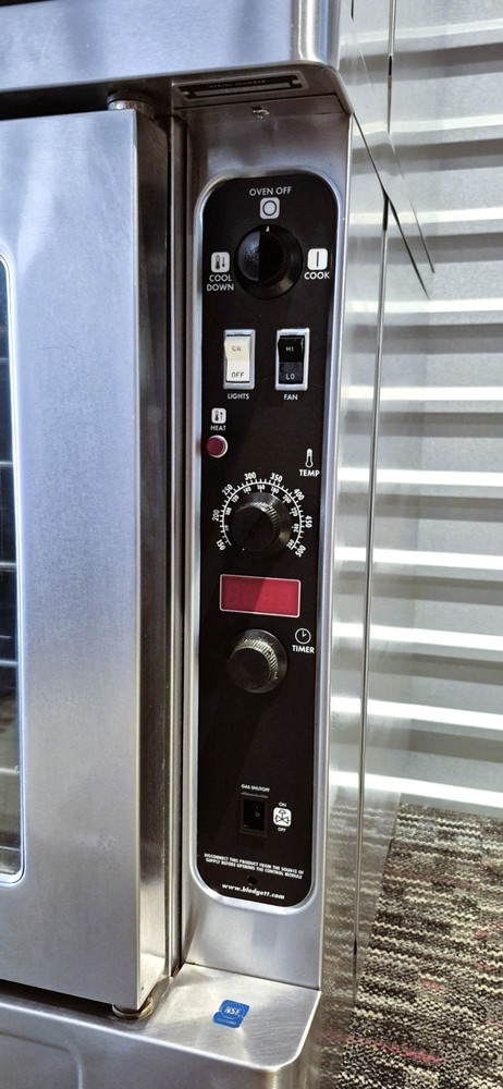 BLODGETT DFG-100 DOUBLE CONVECTION OVEN NATURAL GAS SOLID STATE - NICE!!!