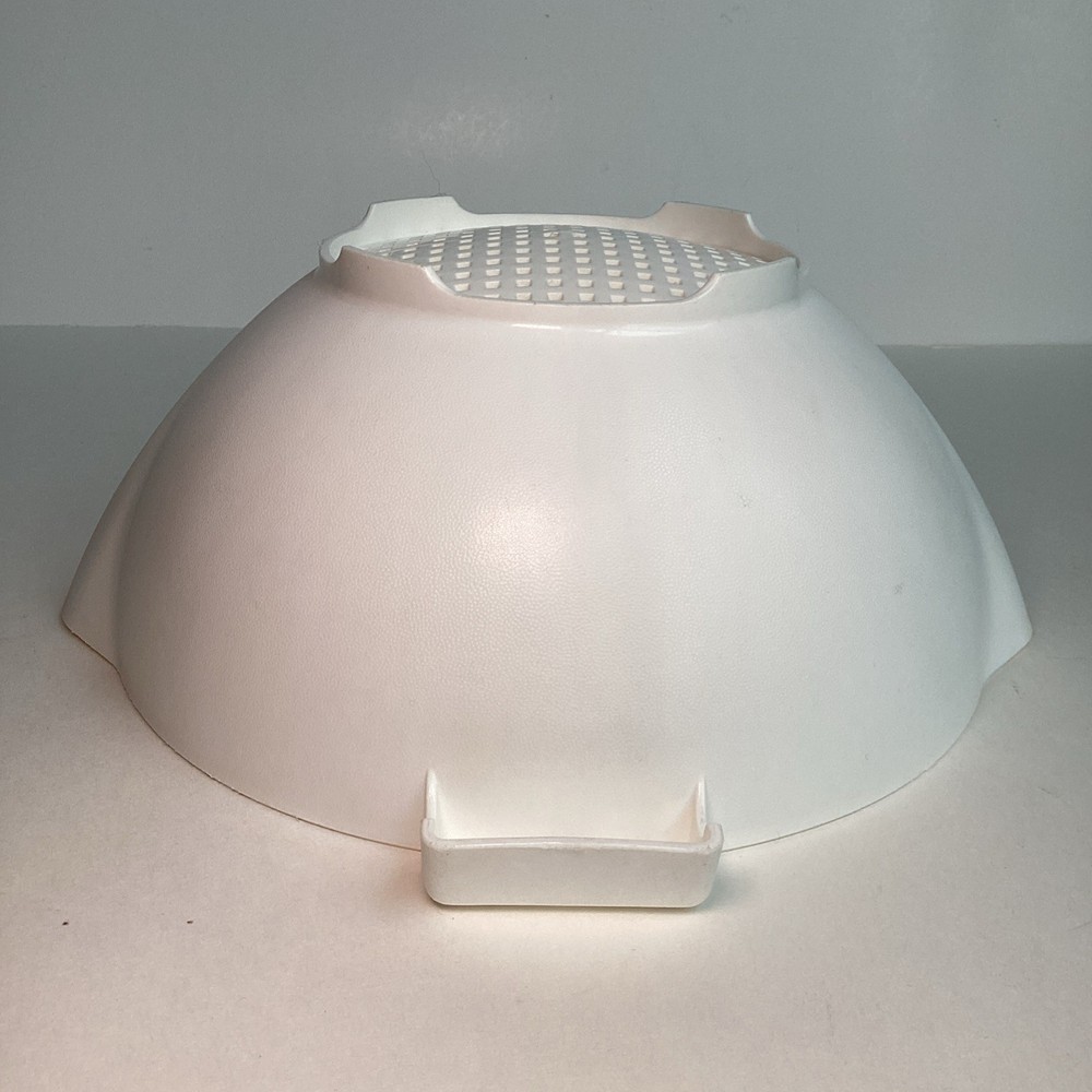 Tupperware 2 Quart Strainer Colander White Handle Hook Pan Rest Classic 1523