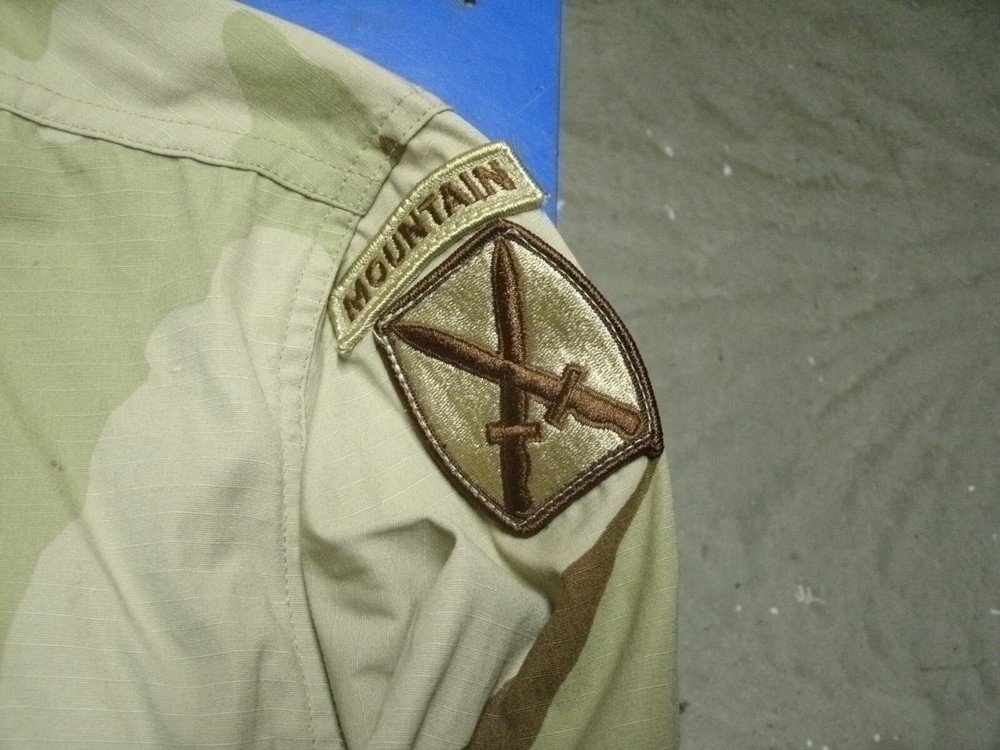 US ARMY DESERT SHIRT/ COAT SIZE MEDIUM SHORT