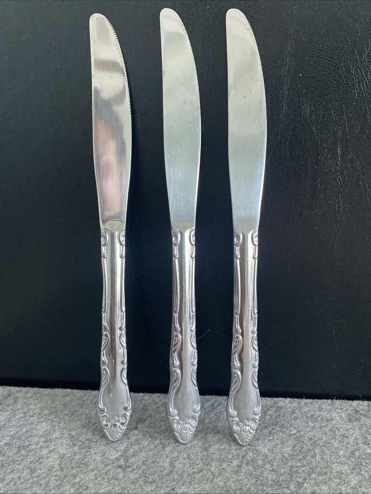 3 TOWLE/SUPREME CUTLERY STAINLESS FLATWARE, "PIERRE" PATTERN, DINNER KNIVES