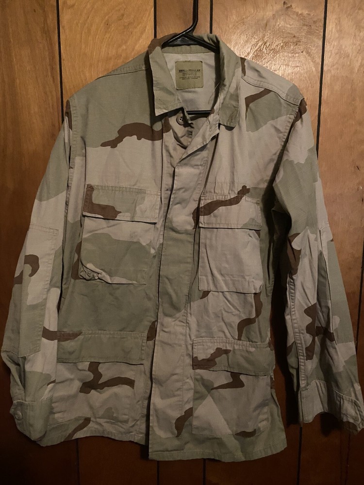 US Military Combat Coat Size Small Regular Desert Camo
