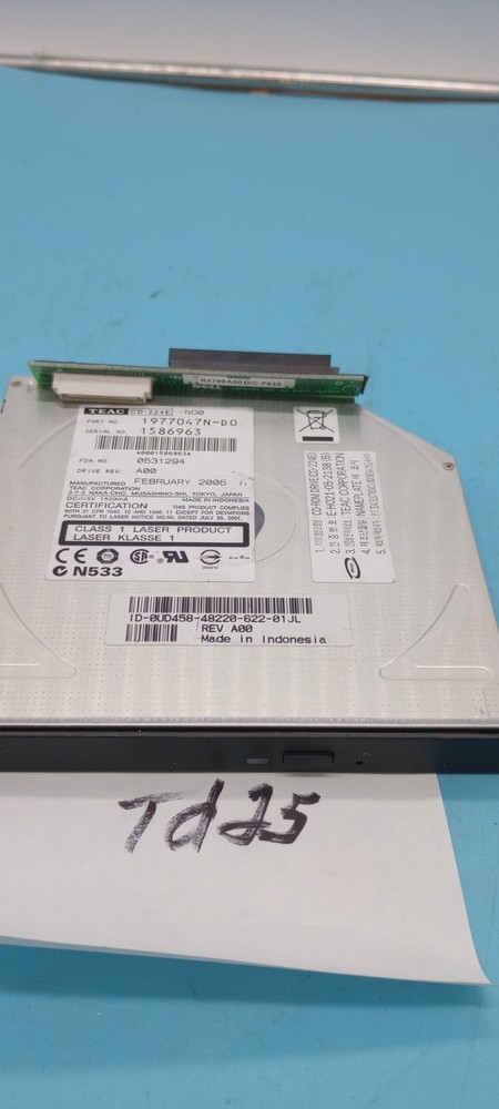 TEAC CD-224E-NDO Slim CD-ROM