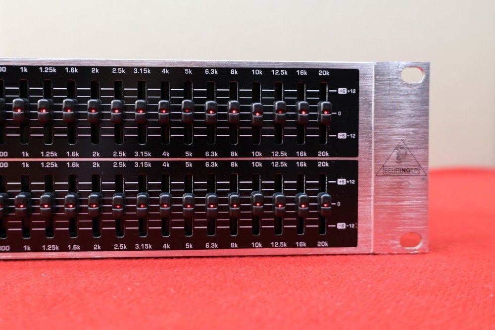 Behringer UltraGraph Pro FBQ3102 31-Band Graphic Equalizer