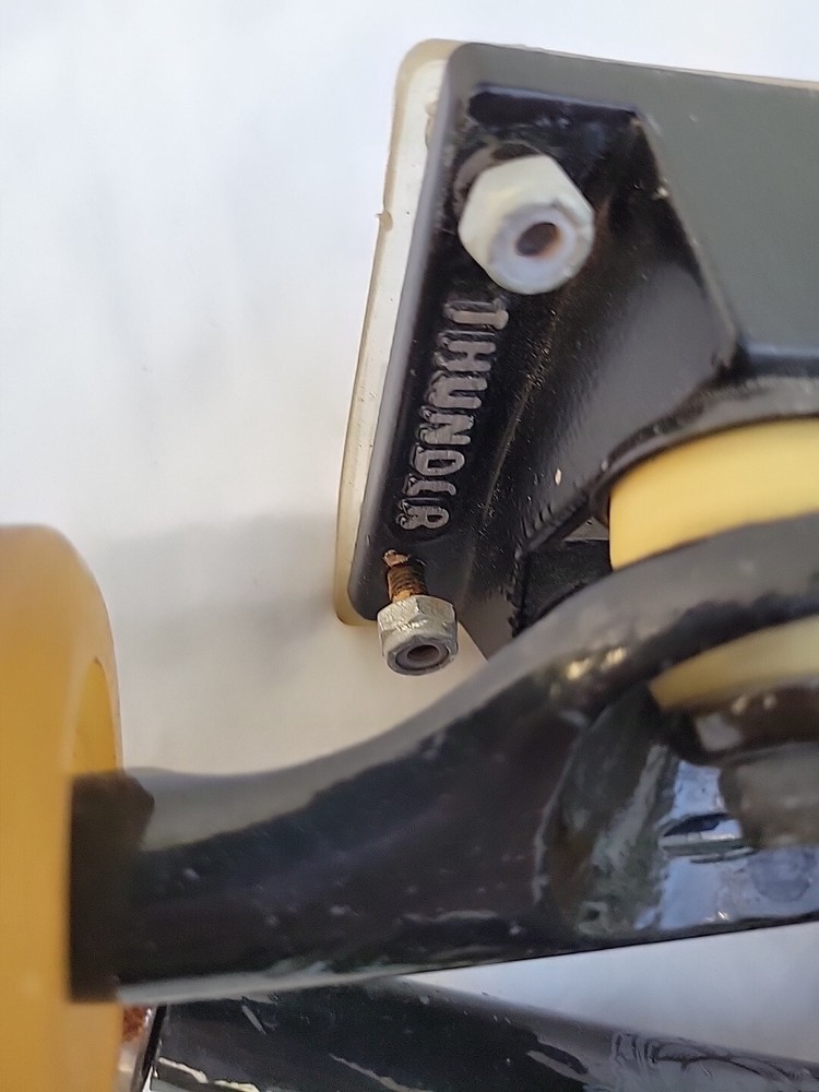Thunder Trucks Cast Medium Profile + spitfire 61 mm wheels