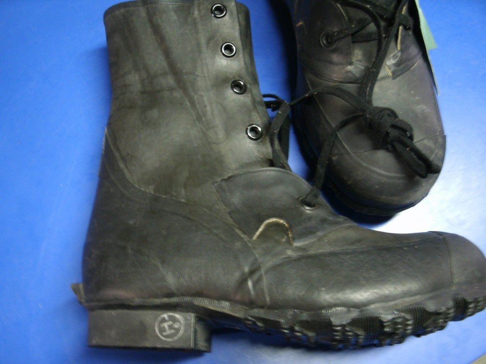 US ARMY MICKEY MOUSE BOOTS SIZE 8R WITH TAGS