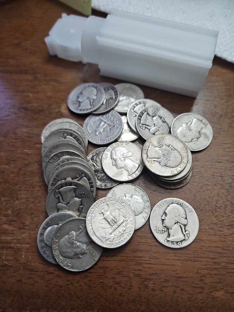 Lot 32 Silver Quarters 90% Random Years