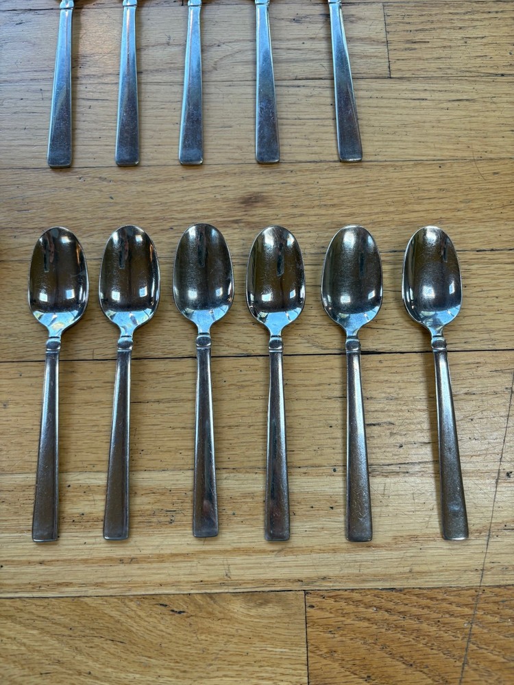 Vintage Oneida ATTALIA Pattern 35-Pc Flatware Set Stainless 18/0 Replacement