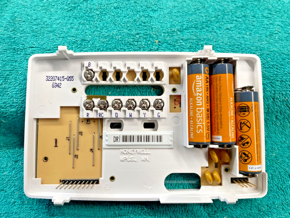 Honeywell CT3500A4453 Programable Thermostat CT3500A White