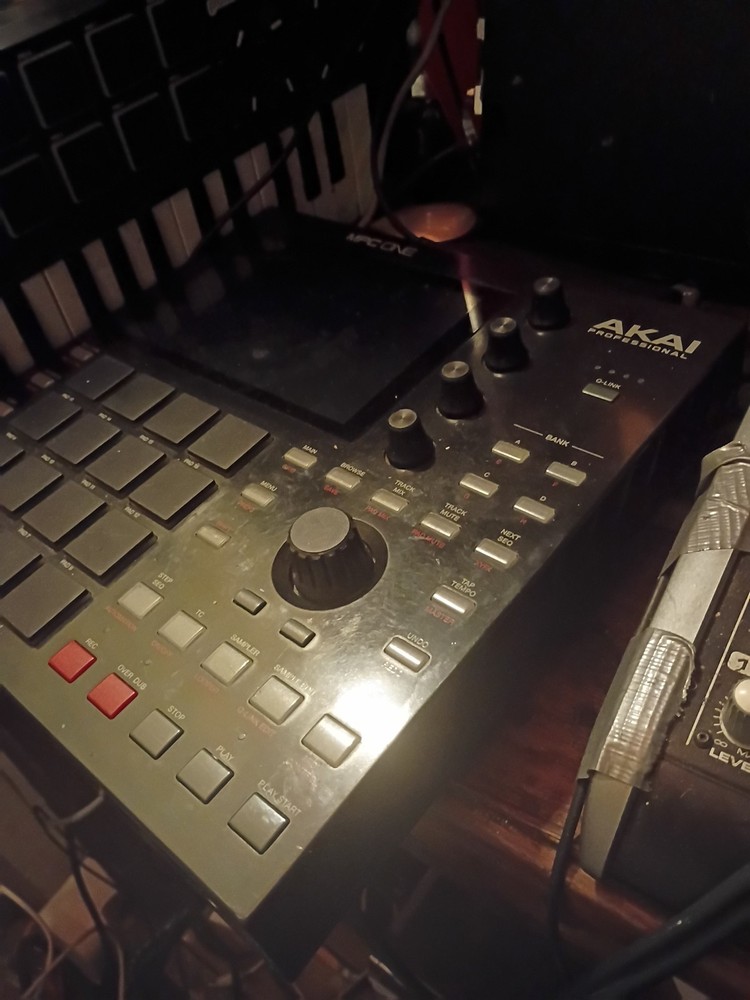 AkainMPC One Drum Machine Sampler/Sequencer Tested Working