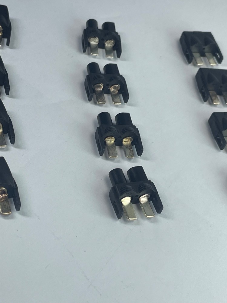 Lot 12 Venom Power Universal Plug System