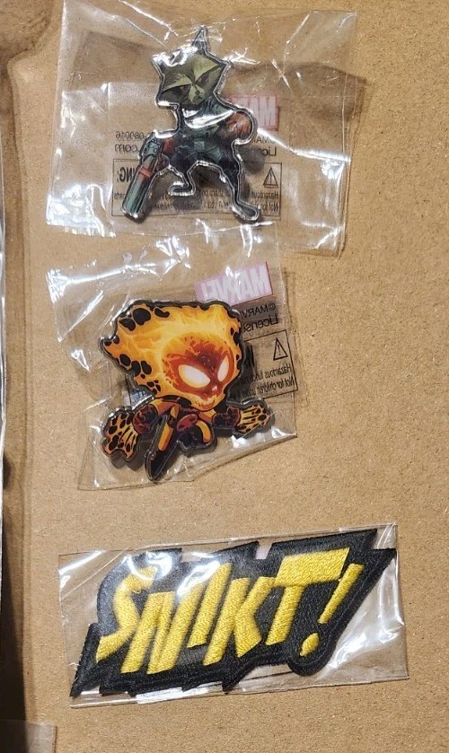 Marvel Unlimited Rocket + Hellverine Pins + Nova Figure + Snikt Patch Wolverine