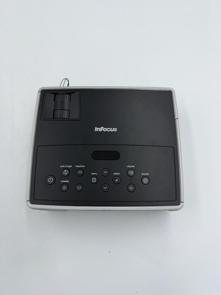 InFocus IN1102 DLP Projector bundle + Remote + Cables +Case