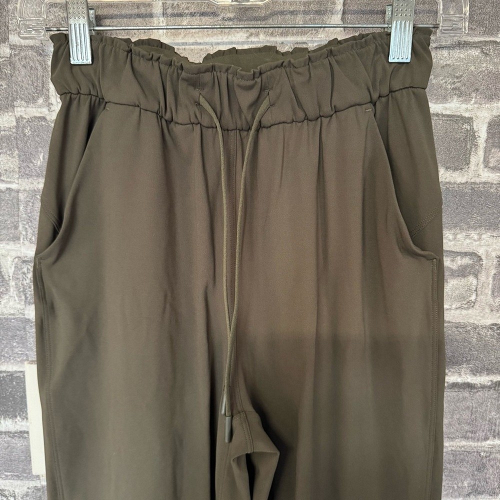 Lululemon Keep Moving Jogger pants olive green drawstring pockets SIZE 2