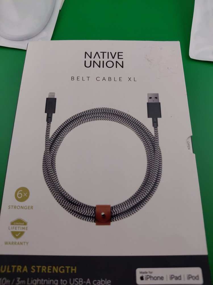 Apple iPad/iPod/iPhone VGA & AV Adapters, Camera Connection Kit, Charging Cable