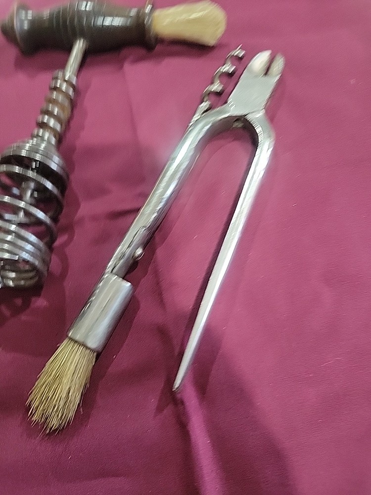 2 Old Henshall Style Corkscrew Brush Unmarked Expellers