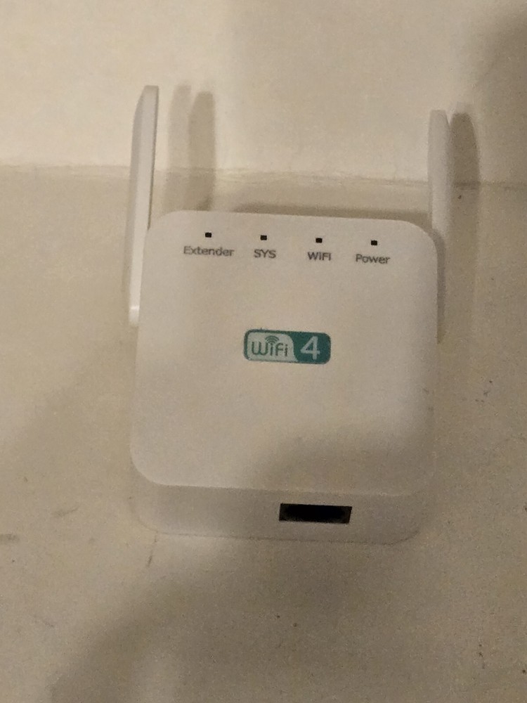 Wireless Range Extender Wifi Repeater 300 MBPS White Electronics Internet Used