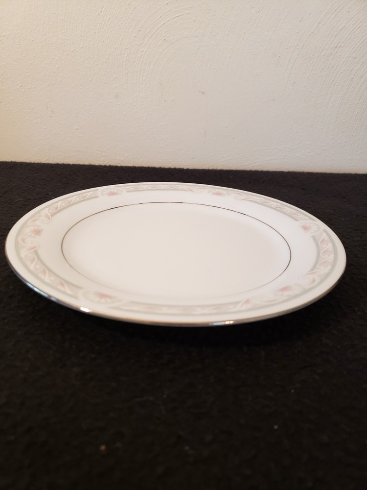 CROWN MING FINE CHINA 5PC. DINNERWARE PLACE SETTING "COQUILLE" PATTERN