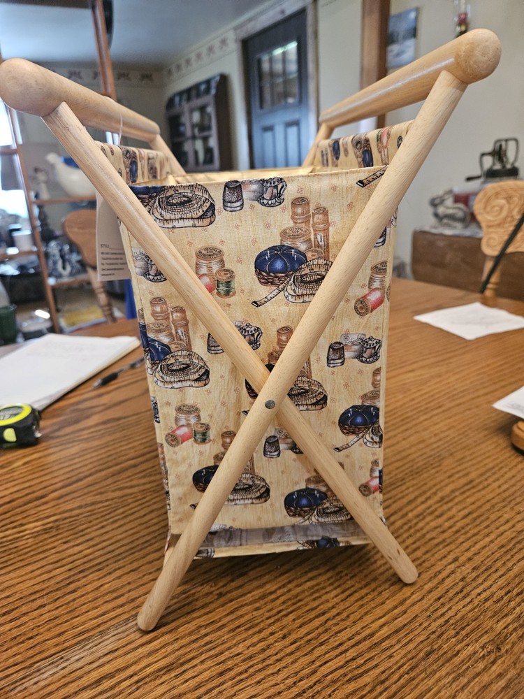VTG FOLDING SEWING/KNITTING CADDY