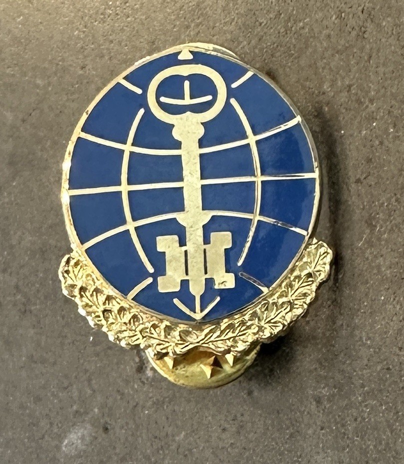 US Army Intelligence and Security Command DUI Lapel Pin Clutch Back Medal
