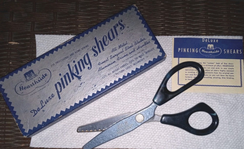 Vtg Hearthside DeLuxe Pinking Shears No. 2003