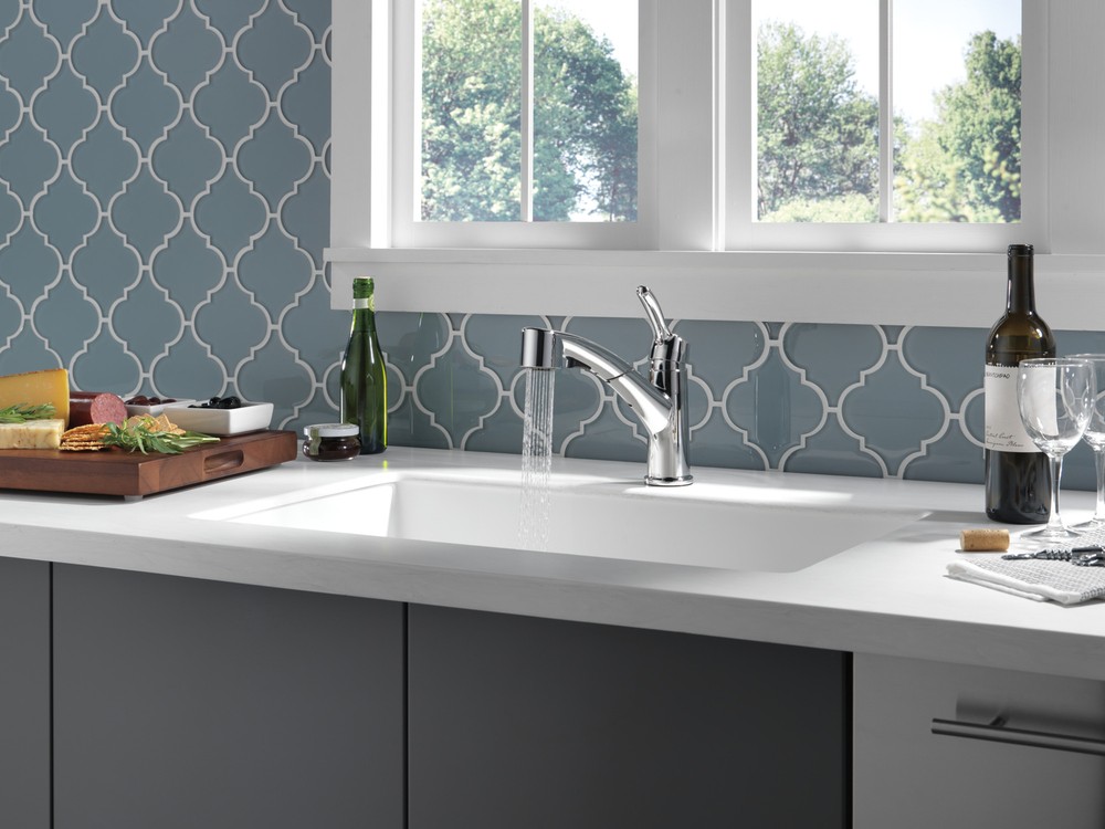 Delta Collins Pull-Out Kitchen Faucet Chrome-Certified Refurbished
