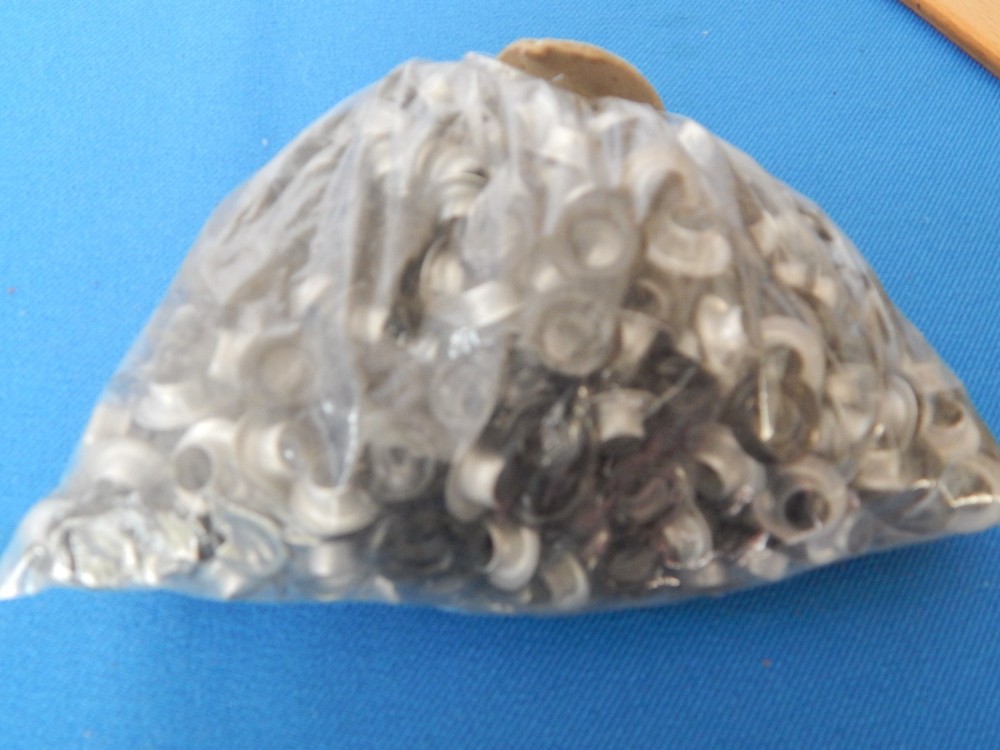 EYELET-BLACK-SILVER BARREL-2000 PIECES