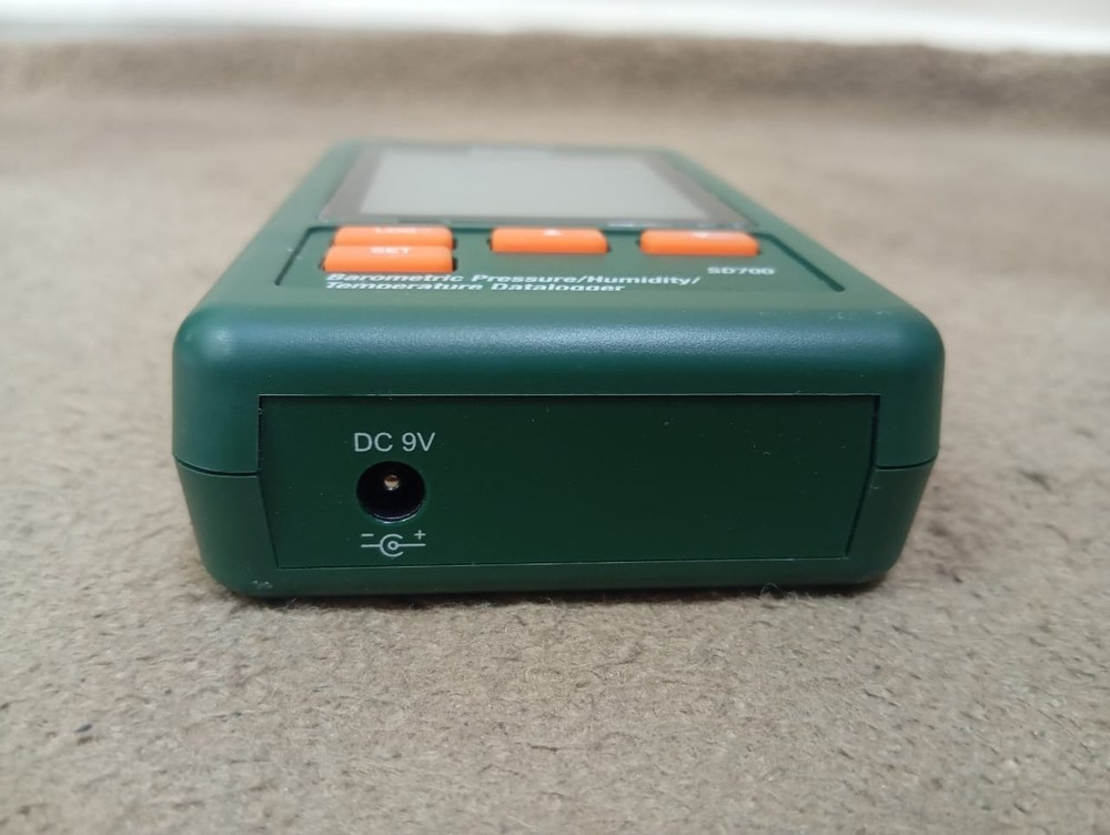 Extech / Barometric Pressure/Humidity/Temperature Datalogger / SD700