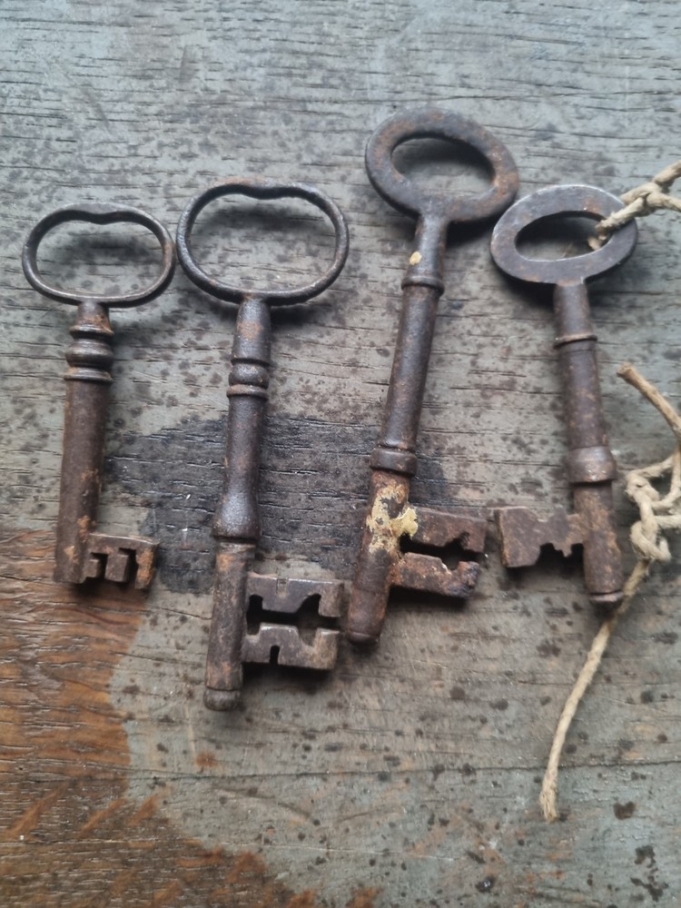 Antique 4 Skeleton Key
