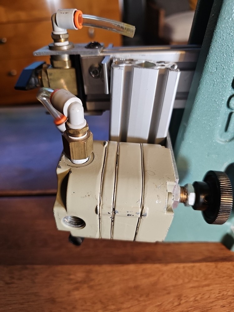 Minitools Toggle Action Punch Press