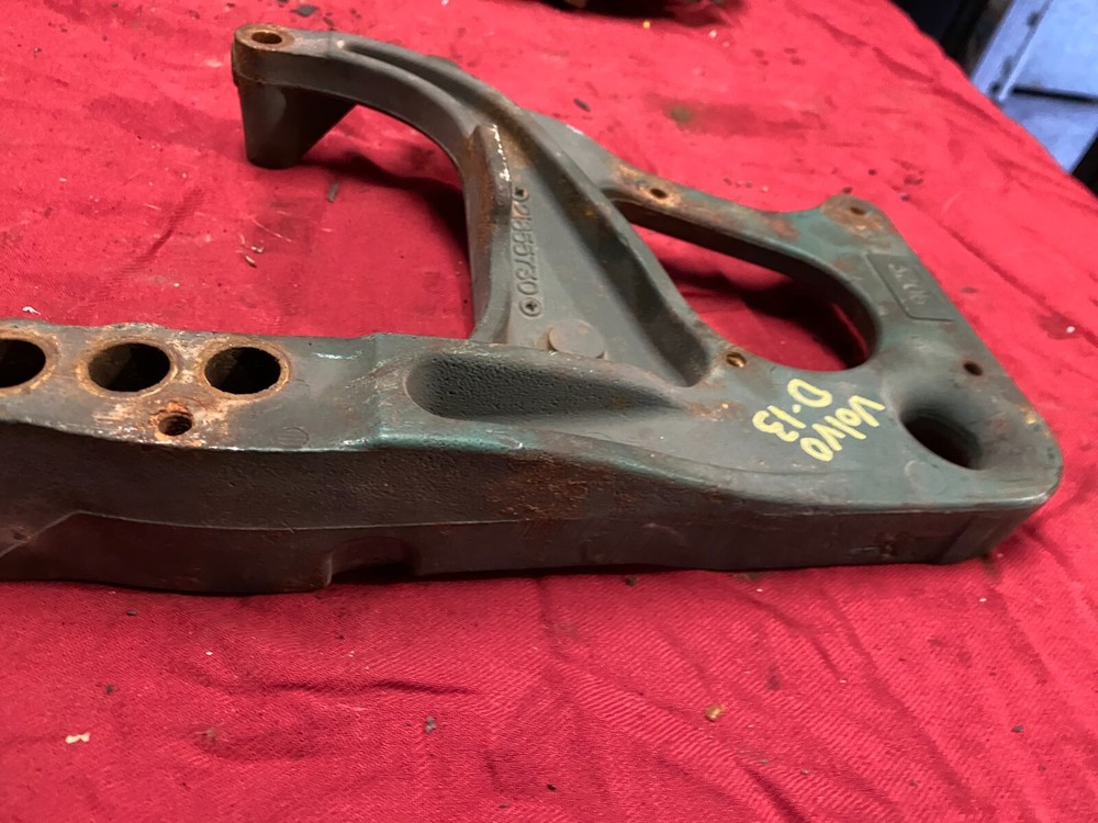VOLVO / Engine MOTOR MOUNT BRACKET 21855730