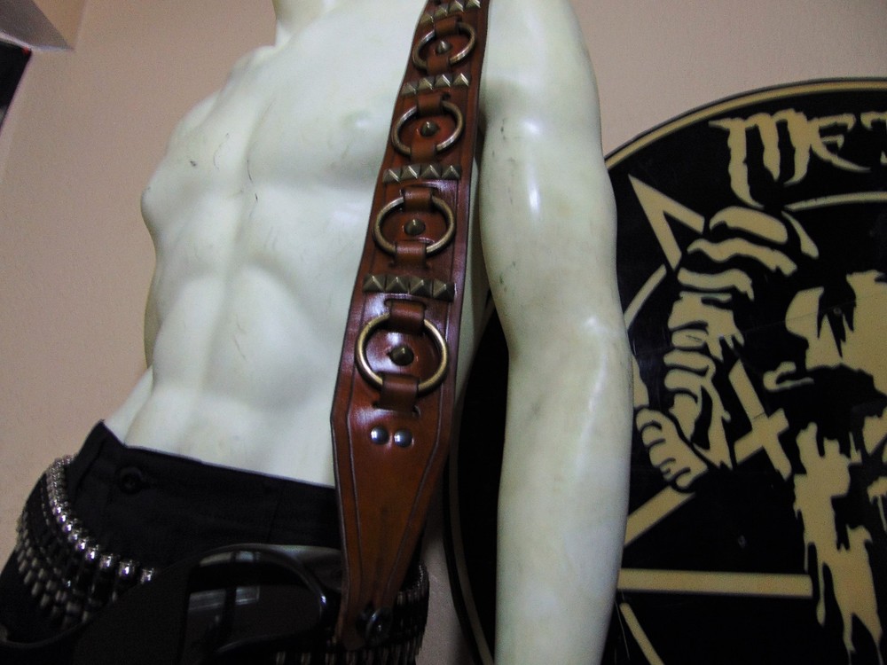 LEATHER SPIKED & STUDDED BROWN GUITAR STRAP (MDLS0195)..... VANDERHOOF