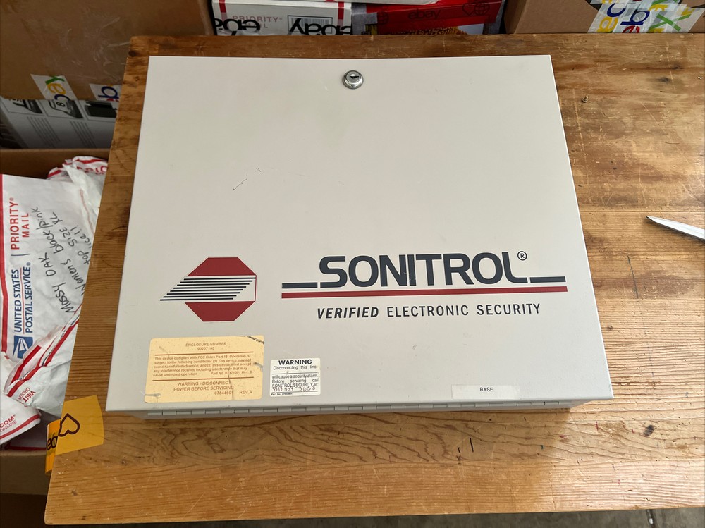 Sonitrol Alarm Panel W/ Enclosure BASE 90225 Tested & Working (no Key)