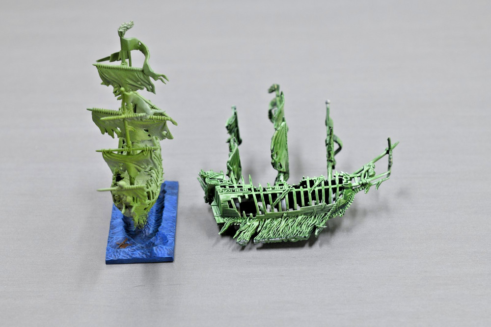 2x Dreadfleet Shadewraith - Game Workshop - Painted