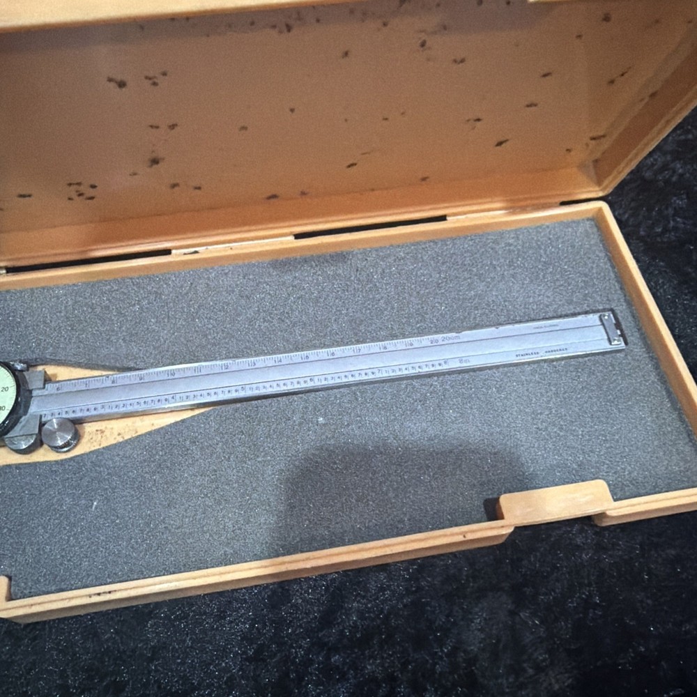 Mitutoyo 20cm Vernier Caliper with box - vintage