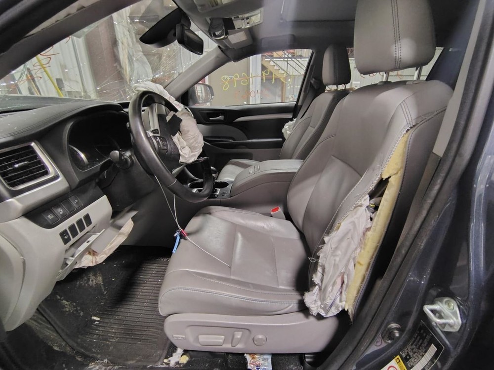 HIGHLANDR 2017 Headrest 1466626