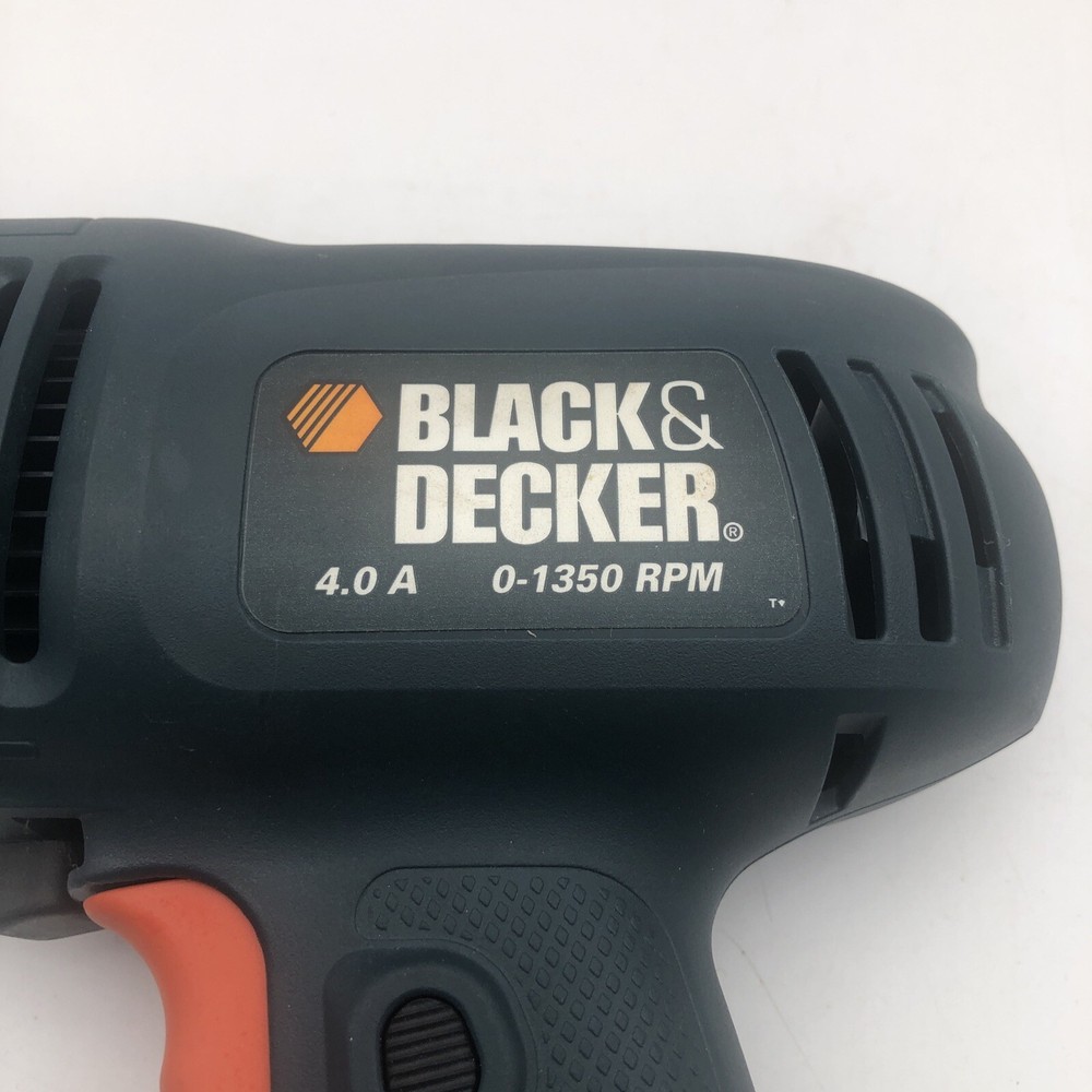 Black & Decker 3/8" Variable Speed Drill 4-amp DR200 with 13 High Drill Bits NOS