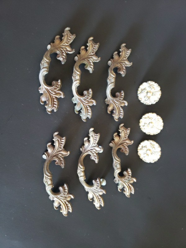Vintage French Provincial Drawer pulls 6 + 3 matching knobs whitewashed brass