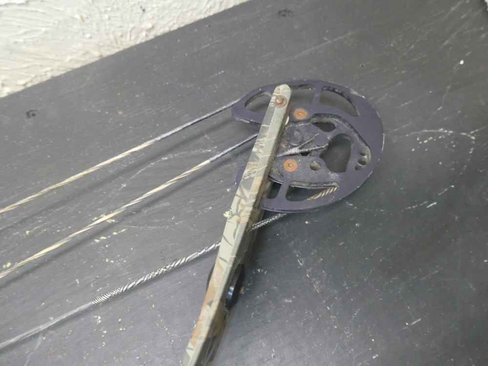 VINTAGE BUCK SABER COMPOUND BOW
